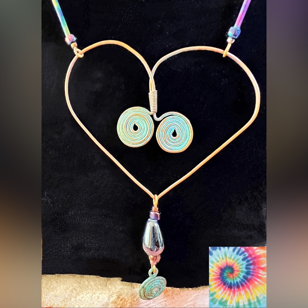 Bohemian Open Heart Wire Metalwork w/Iridescent Glass Beading - Picture 2 of 5